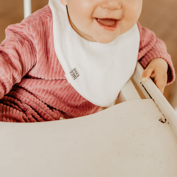 Lätzchen Plain für Dein Baby oder Kind in Delicious Cream (Creme) mit bereits zugeschnittenem Stoff und dazu passenden Kurzwaren zum selbst nähen von FINO & Stitch; Nähpaket als besondere Geschenkidee / Weihnachtsgeschenk / Geburtstagsgeschenk / Geburtsgeschenk / Geschenk zur Geburt