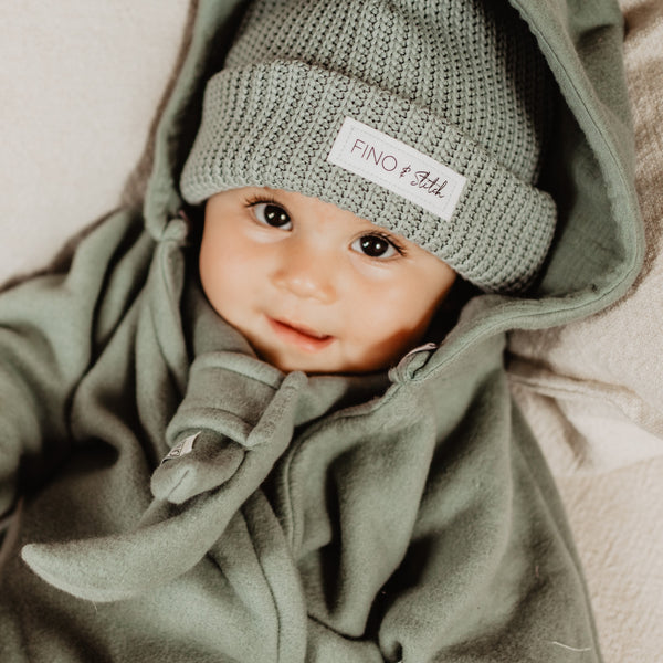 Schal aus Bio-Baumwollfleece-Stoff für Dein Baby oder Kind in Green Smoothie (Grün) mit bereits zugeschnittenem Stoff und dazu passenden Kurzwaren zum selbst nähen von FINO & Stitch; Nähpaket als besondere Geschenkidee / Weihnachtsgeschenk / Geburtstagsgeschenk / Geburtsgeschenk / Geschenk zur Geburt