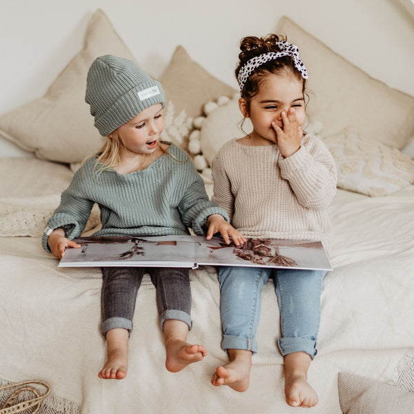 Haarband Accessoire für Dein Baby oder Kind in Black & White (Pünktchen Stoff in Schwarz und Weiß) mit bereits zugeschnittenem Stoff und dazu passenden Kurzwaren zum selbst nähen von FINO & Stitch; Nähpaket als besondere Geschenkidee / Weihnachtsgeschenk / Geburtstagsgeschenk / Geburtsgeschenk / Geschenk zur Geburt