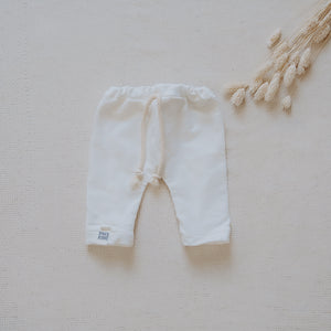 Pants Hose für Dein Baby oder Kind in Delicious Cream (Creme) mit bereits zugeschnittenem Stoff und dazu passenden Kurzwaren zum selbst nähen von FINO & Stitch – cooler als jede Pumphose; Nähpaket als besondere Geschenkidee / Weihnachtsgeschenk / Geburtstagsgeschenk / Geburtsgeschenk / Geschenk zur Geburt
