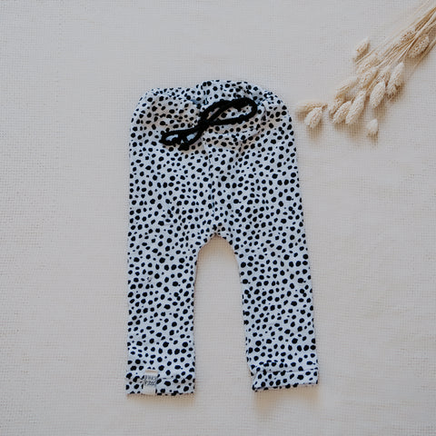 Pants Hose für Dein Baby oder Kind in Black & White (Schwarz und Weiß) mit bereits zugeschnittenem Stoff und dazu passenden Kurzwaren zum selbst nähen von FINO & Stitch – cooler als jede Pumphose; Nähpaket als besondere Geschenkidee / Weihnachtsgeschenk / Geburtstagsgeschenk / Geburtsgeschenk / Geschenk zur Geburt