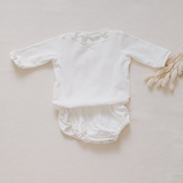 Longshirt Pullover mit praktischem Body für Dein Baby oder Kind in Delicious Cream (Creme) mit bereits zugeschnittenem Stoff und zum Langarmshirt passenden Kurzwaren zum selbst nähen von FINO & Stitch; Nähpaket als besondere Geschenkidee / Weihnachtsgeschenk / Geburtstagsgeschenk / Geburtsgeschenk / Geschenk zur Geburt