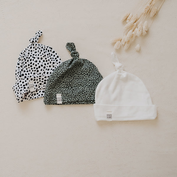Mütze für Dein Baby oder Kind in Delicious Cream (Creme) mit bereits zugeschnittenem Stoff und zur Zipfelmütze passenden Kurzwaren zum selbst nähen von FINO & Stitch; Nähpaket als besondere Geschenkidee / Weihnachtsgeschenk / Geburtstagsgeschenk / Geburtsgeschenk / Geschenk zur Geburt