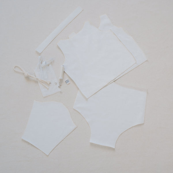 Longshirt Pullover mit praktischem Body für Dein Baby oder Kind in Delicious Cream (Creme) mit bereits zugeschnittenem Stoff und zum Langarmshirt passenden Kurzwaren zum selbst nähen von FINO & Stitch; Nähpaket als besondere Geschenkidee / Weihnachtsgeschenk / Geburtstagsgeschenk / Geburtsgeschenk / Geschenk zur Geburt