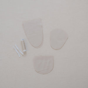 Füßchen bzw. Söckchen für Dein Baby oder Kind in Latte Macchiato (Beige) mit bereits zugeschnittenem Stoff und dazu passenden Kurzwaren zum selbst nähen von FINO & Stitch; Nähpaket als besondere Geschenkidee / Weihnachtsgeschenk / Geburtstagsgeschenk / Geburtsgeschenk / Geschenk zur Geburt